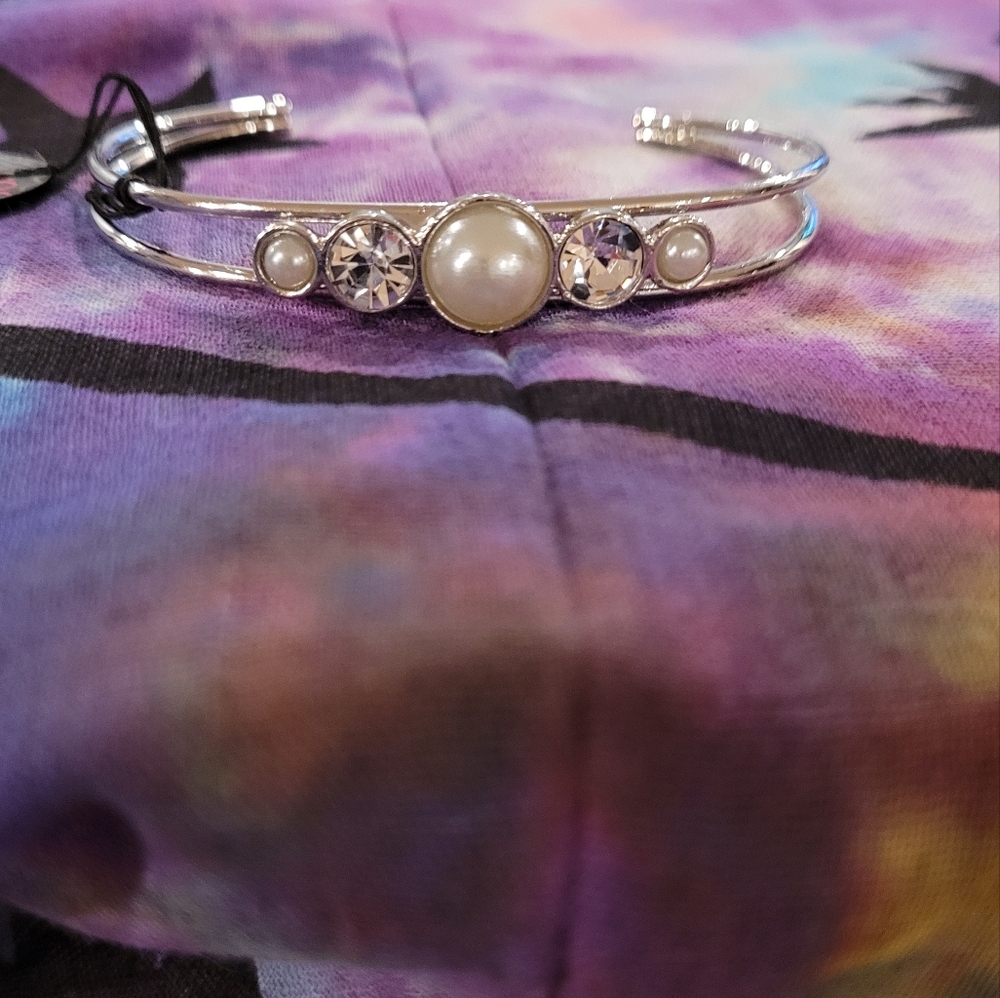 Paparazzi faux pearl and rhinestone bracelet